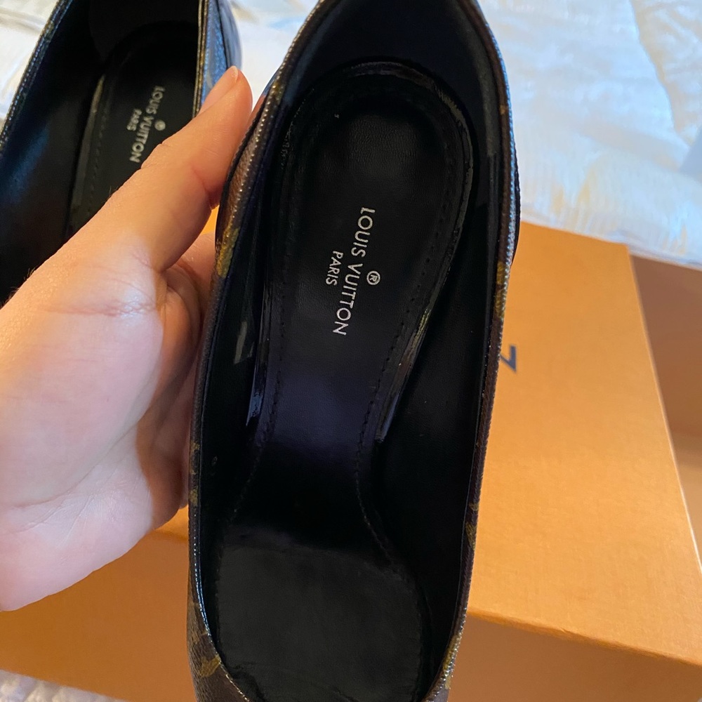 Beautiful LV shoes ,comfortable,and very classic - Picture 7 of 9